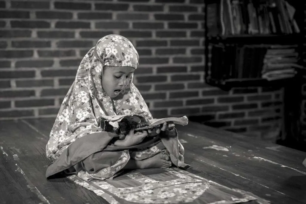 Child learning Noorani Qaida online at Global Quran Institute